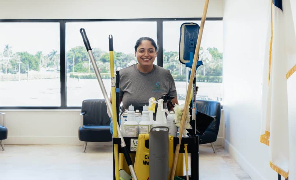 sawgrass cleaning company employee providing commercial cleaning service